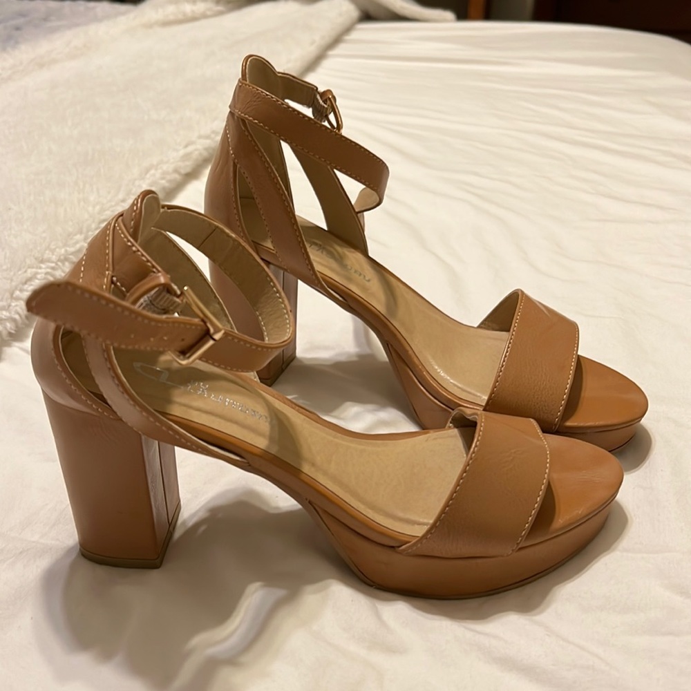 CL by Chinese Laundry Go On Platform Sandal